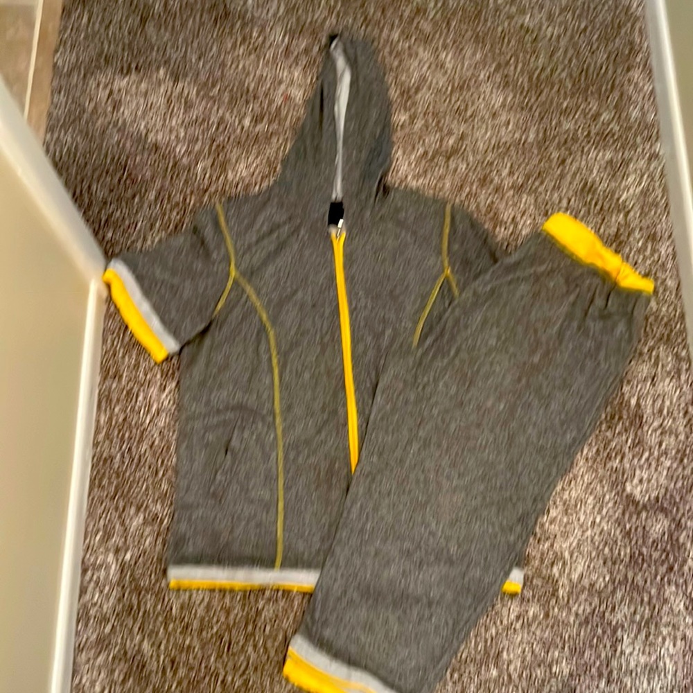 Ashley Stewart hooded zipper jacket and capri pants set